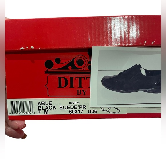 Ditto by Van Eli - black Suede casual flats - size 7 - Picture 4 of 6